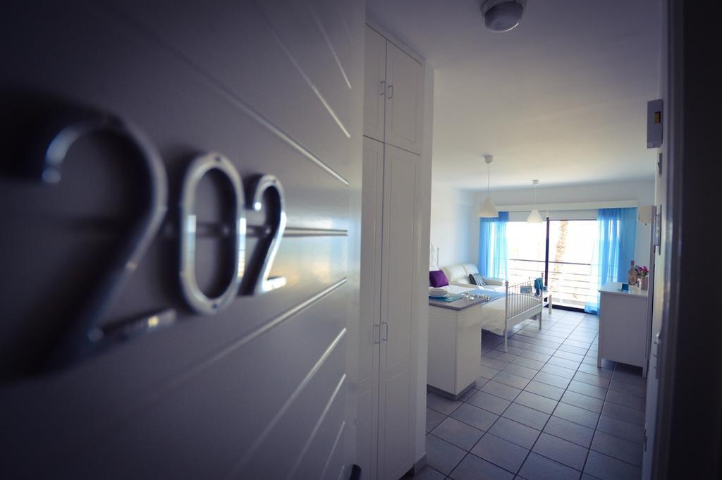 Krasas Beach Apartment Rentals لارنكا الغرفة الصورة
