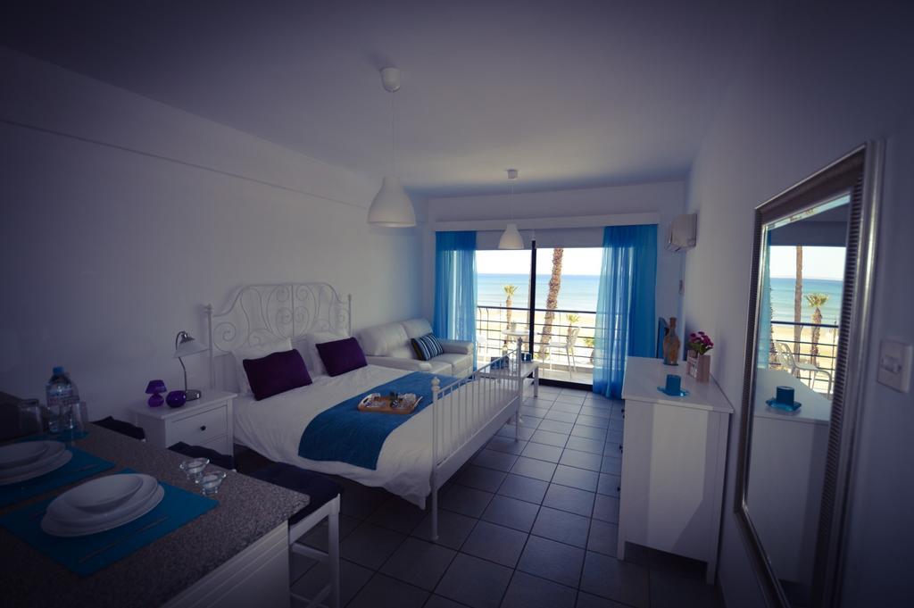Krasas Beach Apartment Rentals لارنكا الغرفة الصورة